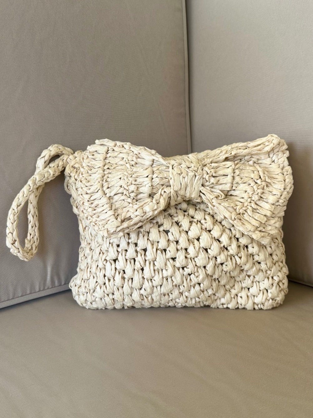 Capelli Straworld Straw Bow Wristlet Clutch